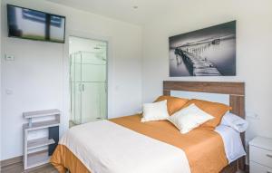 A bed or beds in a room at Awesome Home In Noia With Wifi