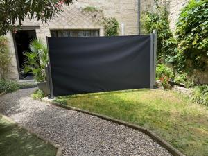 Vonkajšia záhrada v ubytovaní Petite maison sur jardin secret