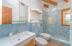 A bathroom at Villa Janet