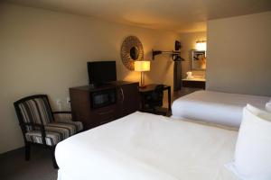 Postel nebo postele na pokoji v ubytování Unique Suites Hotel