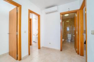 a hallway with two doors and a bathroom with a toilet at Jouvacations Villa 2 Freser con piscina compartida in Empuriabrava +32 photos