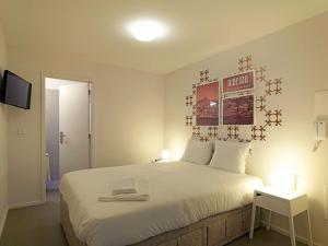 a bedroom with a large bed with a star decoration on the wall at Uporto House Villa in Porto