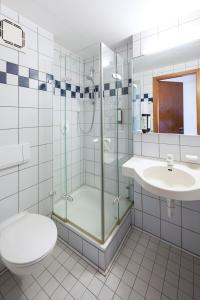 Koupelna v ubytování Roomingtons Karoli Waldkirchen