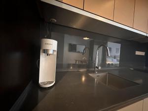 A kitchen or kitchenette at Borderless Swimming Pool - Invincible Twin Towers View - Free WiFi