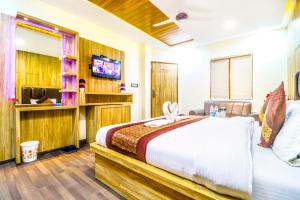 a hotel room with a bed and a tv at Hotel City Castle in Amritsar