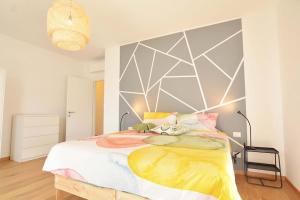 a bedroom with a large bed with a wall at Giotto garden view - pieno centro in Padova +19 photos