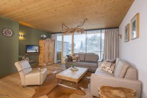 a living room with two couches and a table at Residenz Wildkogelbahnen Top 16 in Neukirchen am Großvenediger