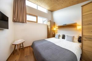 a bedroom with a large bed and a window at Residenz Wildkogelbahnen Top 14 in Neukirchen am Großvenediger