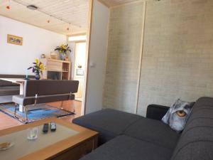 Posedenie v ubytovaní Freistehendes Ferienhaus beim Wellnessbad mit eingezäuntem Garten und Terrasse