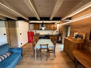 Kuchyň nebo kuchyňský kout v ubytování Chalet Val Ferret CIR 0246