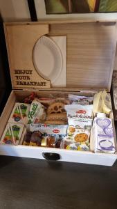 Makanan di atau di tempat lain dekat guest house