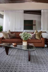 Χώρος καθιστικού στο Shanti Cabin - Ezra Viniti Resort +6 φωτογραφίες