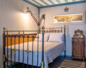A bed or beds in a room at Container Luxury House