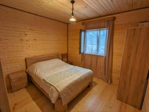 Postel nebo postele na pokoji v ubytování Velevuka - Cottage in Racha