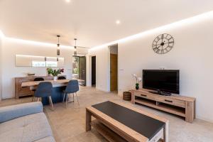 Televisyen dan/atau pusat hiburan di Libertà - Appt à porticcio climatisé proche plage
