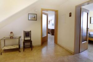 Postel nebo postele na pokoji v ubytování Geräumige Kellerwohnung in der Nähe von Umag
