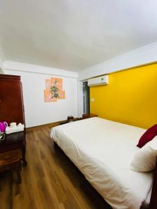 Postel nebo postele na pokoji v ubytování Khuyên Ngọc Hotel