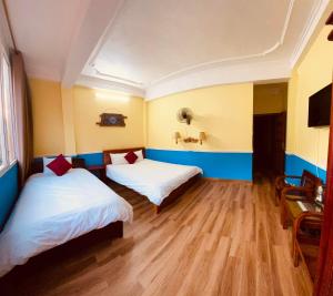Postel nebo postele na pokoji v ubytování Khuyên Ngọc Hotel