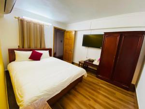 Postel nebo postele na pokoji v ubytování Khuyên Ngọc Hotel