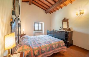 A bed or beds in a room at 2 Bedroom Beautiful Apartment In Poppi