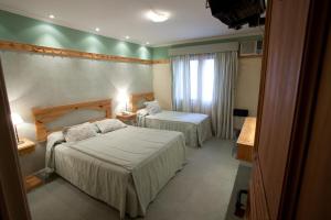 Un pat sau paturi într-o cameră la Hotel " Rio Grande "