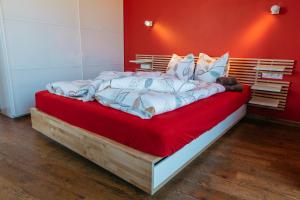 A bed or beds in a room at Apartment Primulka