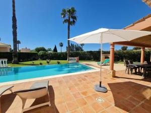 صورة لـ Ferienvilla mit Pool, Garten und Kinderspielplatz في أودياكسيري