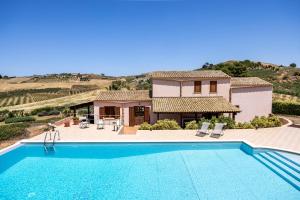 Bazén v ubytování Villa sui Colli Ericini con Piscina nebo v jeho okolí