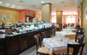 Hotel ViveMar餐厅或其他用餐的地方