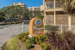 Aed väljaspool majutusasutust Compass Point Condos