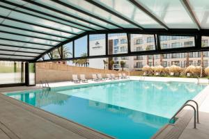 Bazén v ubytování Hotel Best Triton nebo v jeho okolí