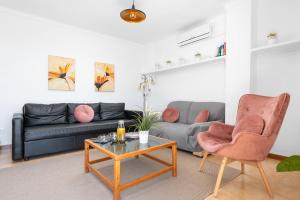 Posedenie v ubytovaní NEW! APARTMENT HARMONIA, FRONT SEA VIEW, CALA MARSAL BEACH 300m