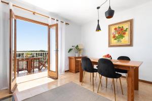 Balkón alebo terasa v ubytovaní NEW! APARTMENT HARMONIA, FRONT SEA VIEW, CALA MARSAL BEACH 300m