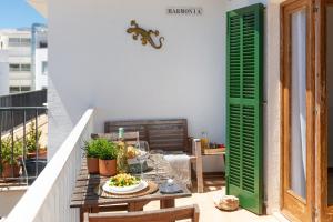 Balkón alebo terasa v ubytovaní NEW! APARTMENT HARMONIA, FRONT SEA VIEW, CALA MARSAL BEACH 300m