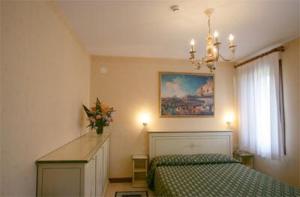 Postel nebo postele na pokoji v ubytování Hotel Florida