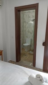 Koupelna v ubytování Villa Karapataki