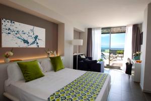Posteľ alebo postele v izbe v ubytovaní Altafulla Mar Hotel