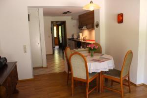 a kitchen and dining room with a table and chairs at Ferien-Monteurwohnung Schelmerath in Engelskirchen
