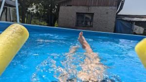 Bazén v ubytování Ubytování Pod Něžnym Obrem nebo v jeho okolí