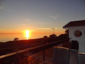 Fotografie z fotogalerie ubytování Freistehende Strandvilla mit großem Balkon v destinaci Sandviken