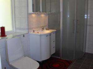 Fotografie z fotogalerie ubytování Freistehende Strandvilla mit großem Balkon v destinaci Sandviken