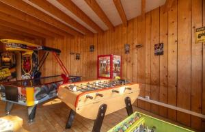 a room with a play room with a game table at Mobilhome 4-6 personnes in Argelès-sur-Mer