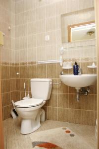 Ένα μπάνιο στο Villa Justina +29 φωτογραφίες