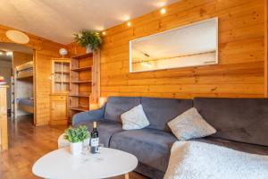 Posezení v ubytování Ski In-Out - Heart of Val Thorens Warm-Hearted Apartment, WiFi 165