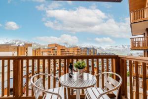 Balkón nebo terasa v ubytování Ski In-Out - Heart of Val Thorens Warm-Hearted Apartment, WiFi 165