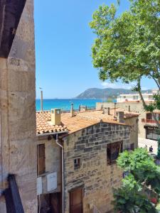 a building with a view of the ocean at Les sablettes front de Mer Tour Fernand pouillon provence plage in La Seyne-sur-Mer