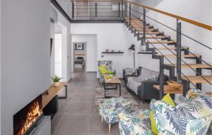Χώρος καθιστικού στο Amazing Home In Medulin With Wifi