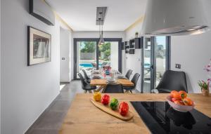 Φαγητό σε αυτή η παραθεριστική κατοικία ή κάπου εκεί κοντά