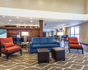 a hotel lobby with a blue couch and chairs at Comfort Suites-Youngstown North in Youngstown
