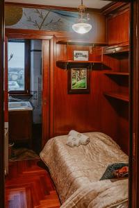 Ένα ή περισσότερα κρεβάτια σε δωμάτιο στο Regal House Roma Navigatori 23